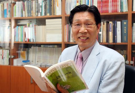 전북대 김인수 명예교수, 학교사 자료 기증으로 고등교육